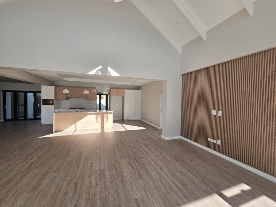 4 Bedroom Property for Sale in Kingswood Golf Estate Western Cape
